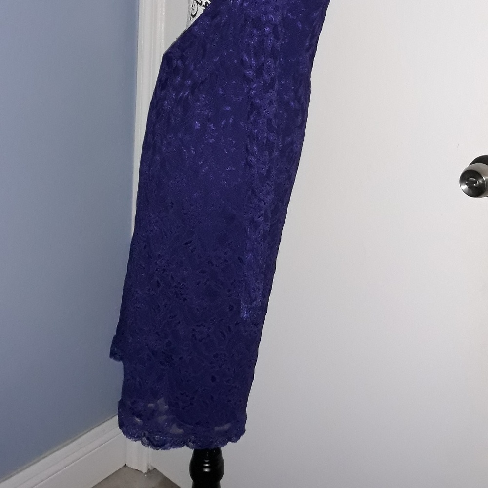 Beautiful Turtle neck Lace dress - Picture 5 of 7